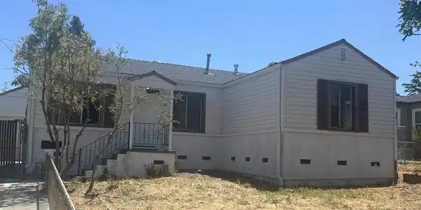 5152 Hilltop Dr