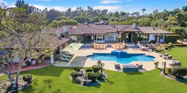 4843 La Jacaranda