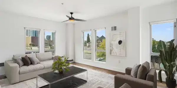 438 W Grand Ave