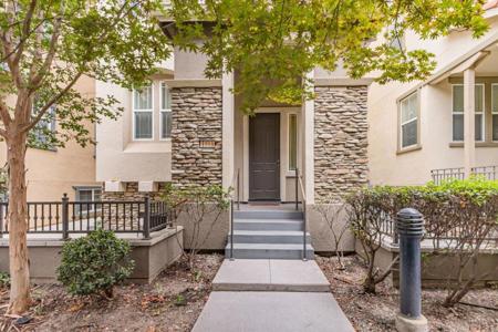 1103 Vida Larga Loop