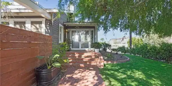 2197 Santa Ana
