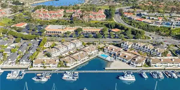 990 Bayside Cove