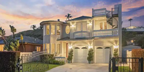 1028 Van Nuys St