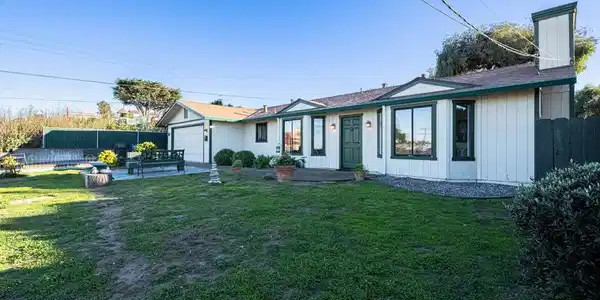 1524 Elm Avenue