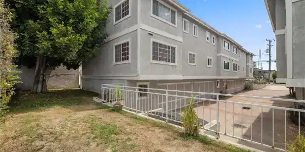 2609 Vanderbilt Lane