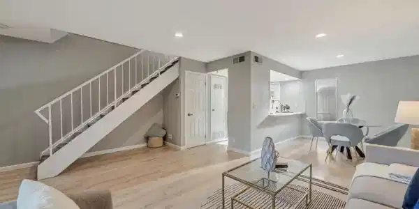 236 E Red Oak Drive