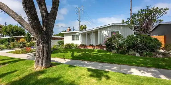 1401 Hackett Avenue