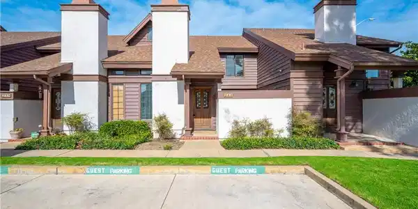 244 S Elm