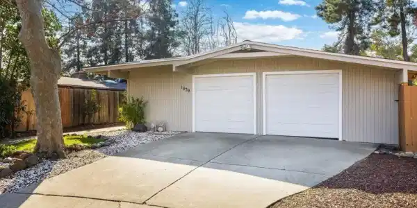 1439 Toyon Dr