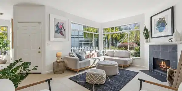 319 Commodore DR