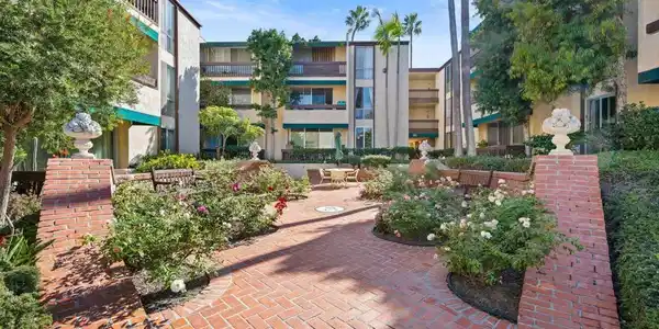 6455 La Jolla Blvd