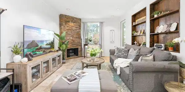 12366 Carmel Country Rd