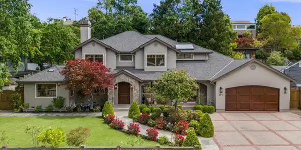 207 Edgehill Drive