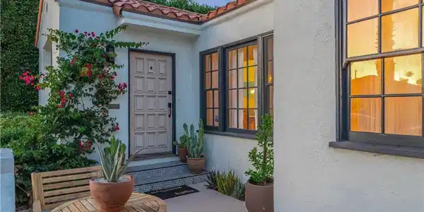 824 Roswell Avenue