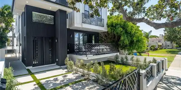 520 N Lucia
