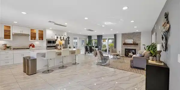 6051 Summerdale