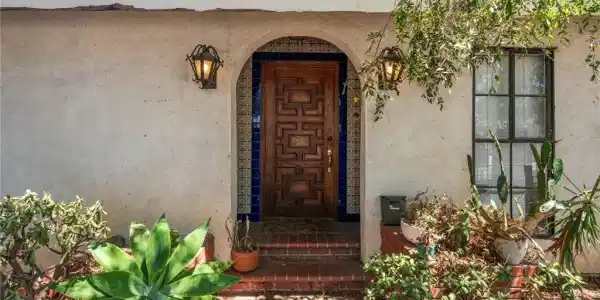 1122 Dominguez
