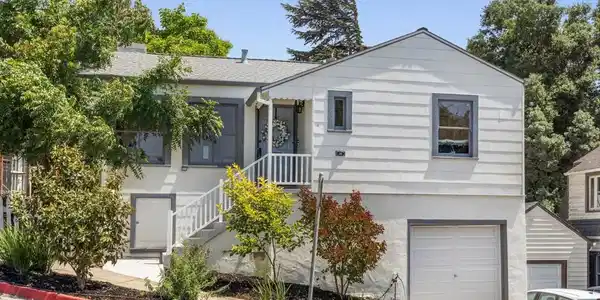 30 Benson Ave