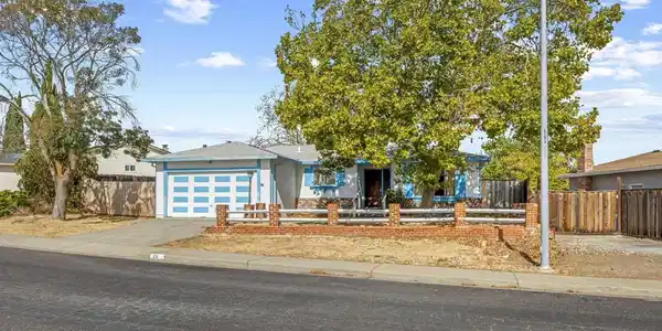 26 Orinda Ln