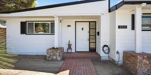 2542 Poli Street