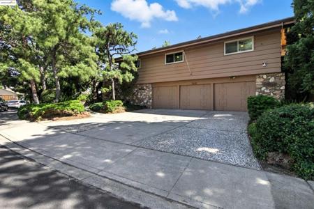3112 View Drive