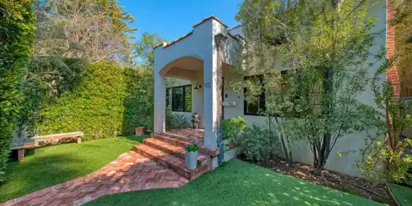 932 Superba Avenue