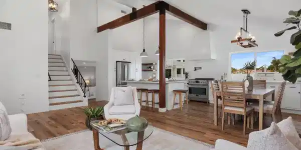 1528 Avenida De Los Lirios