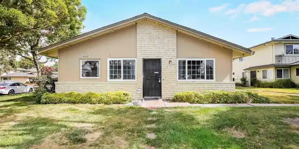 34812 Starling Dr