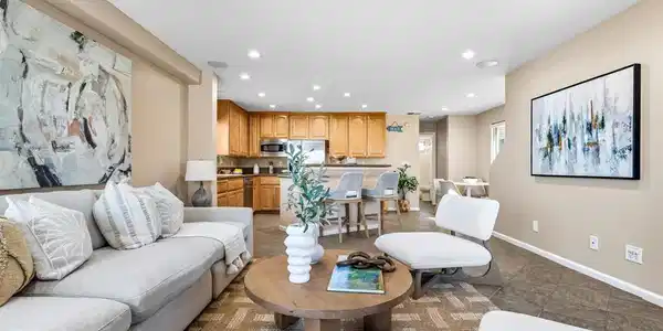 806 Redondo Ct