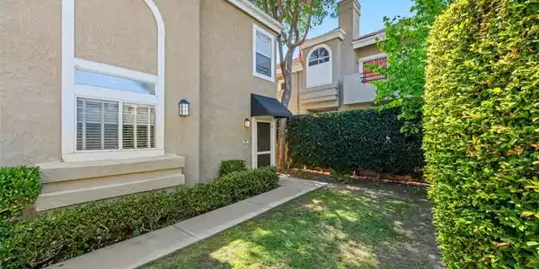25102 Calle Playa
