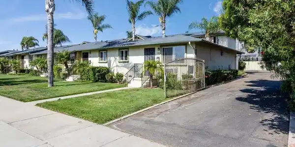 201 Twin Oaks Ave