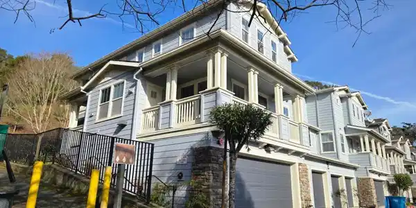 1100 Live Oak Way