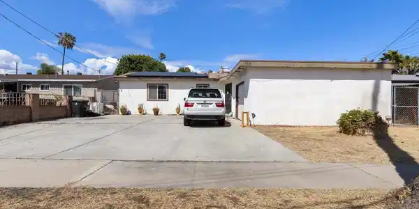 1385 Melrose