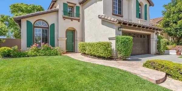 2381 Avenida Helecho