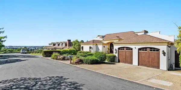 41 S Circle Drive