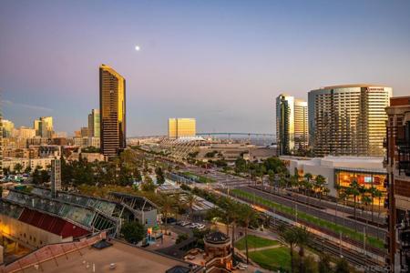 500 W Harbor Dr