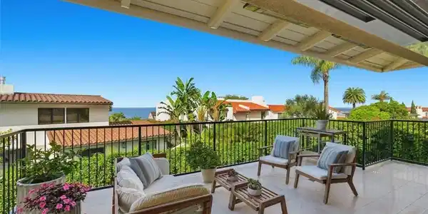 1609 Via Montemar