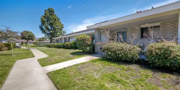 3755 Vista Campana N