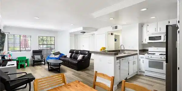 27286 Avenida De La Plata