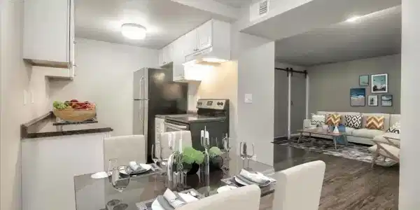 824 Camelback Pl