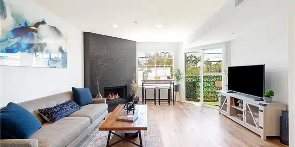 707 W 4th