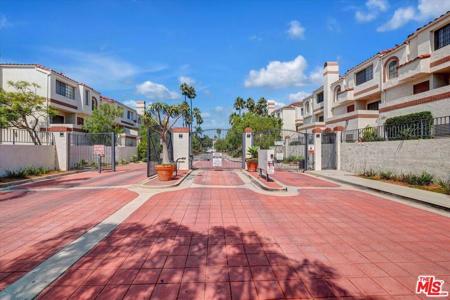 2971 Plaza Del Amo