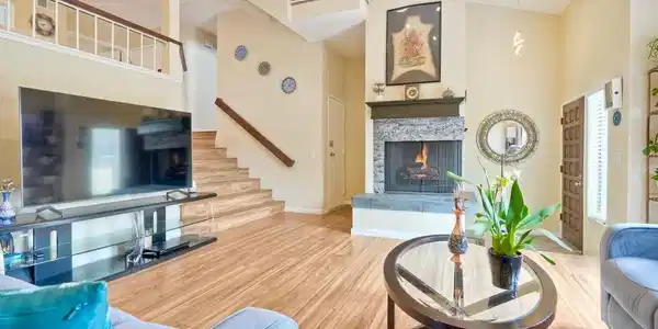 3304 Caminito Eastbluff