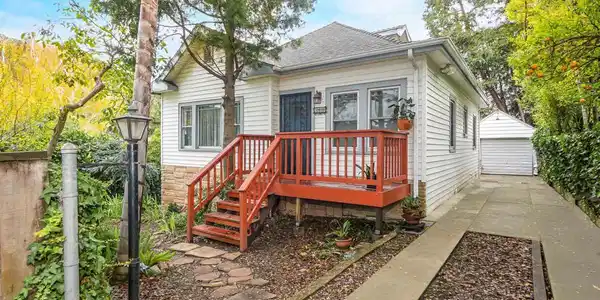 3908 Archmont Pl