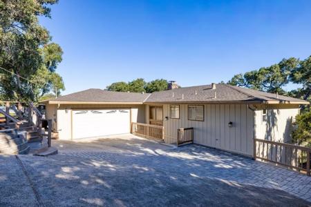 25 Los Encinos Drive