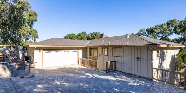 25 Los Encinos Drive