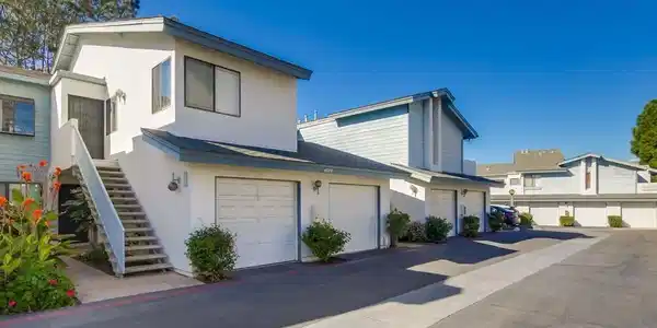 4044 Crystal Dawn Ln