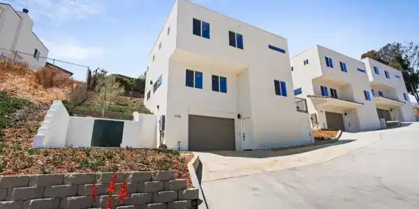 2720 Reo Dr