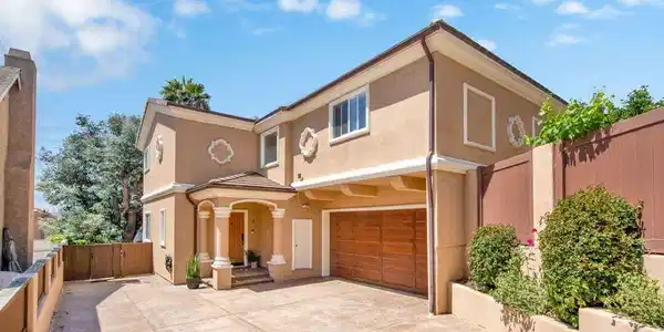2104 Clark Lane