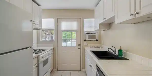 2707 S El Camino Real